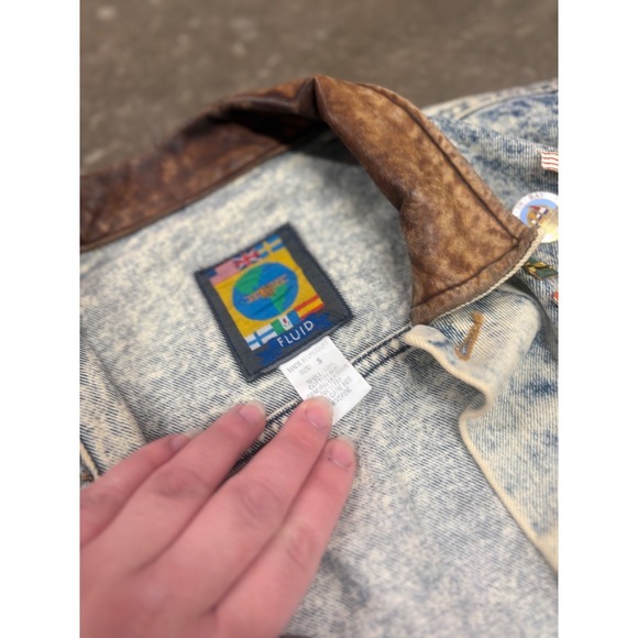 Vintage rare Fluid Acid Wash Denim Jacket with Leather Collar and Pins - Picture 6 of 11